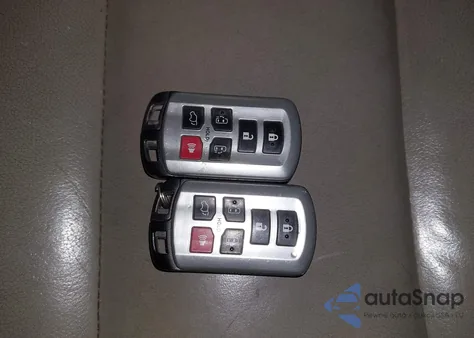 2015 Toyota Sienna Xle 7 Passenger z USA, uszkodzony, nr VIN 5TDDK3DC7FS103648